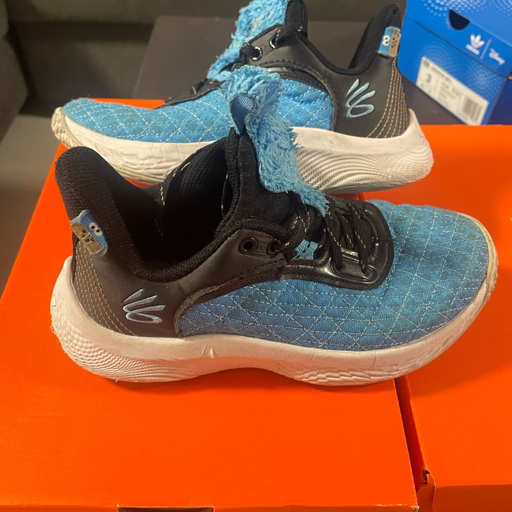Under Armour Curry Flow Sesame Street Cookie Monster sneakers